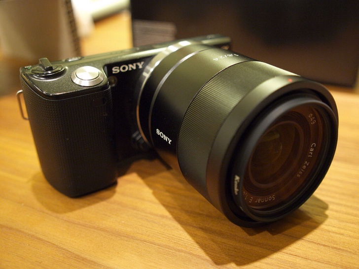 カメラ レンズ(単焦点) 美しいボケと圧倒的な解像感。SONY Sonnar T*E 24mm F1.8 SEL24F18Zを 